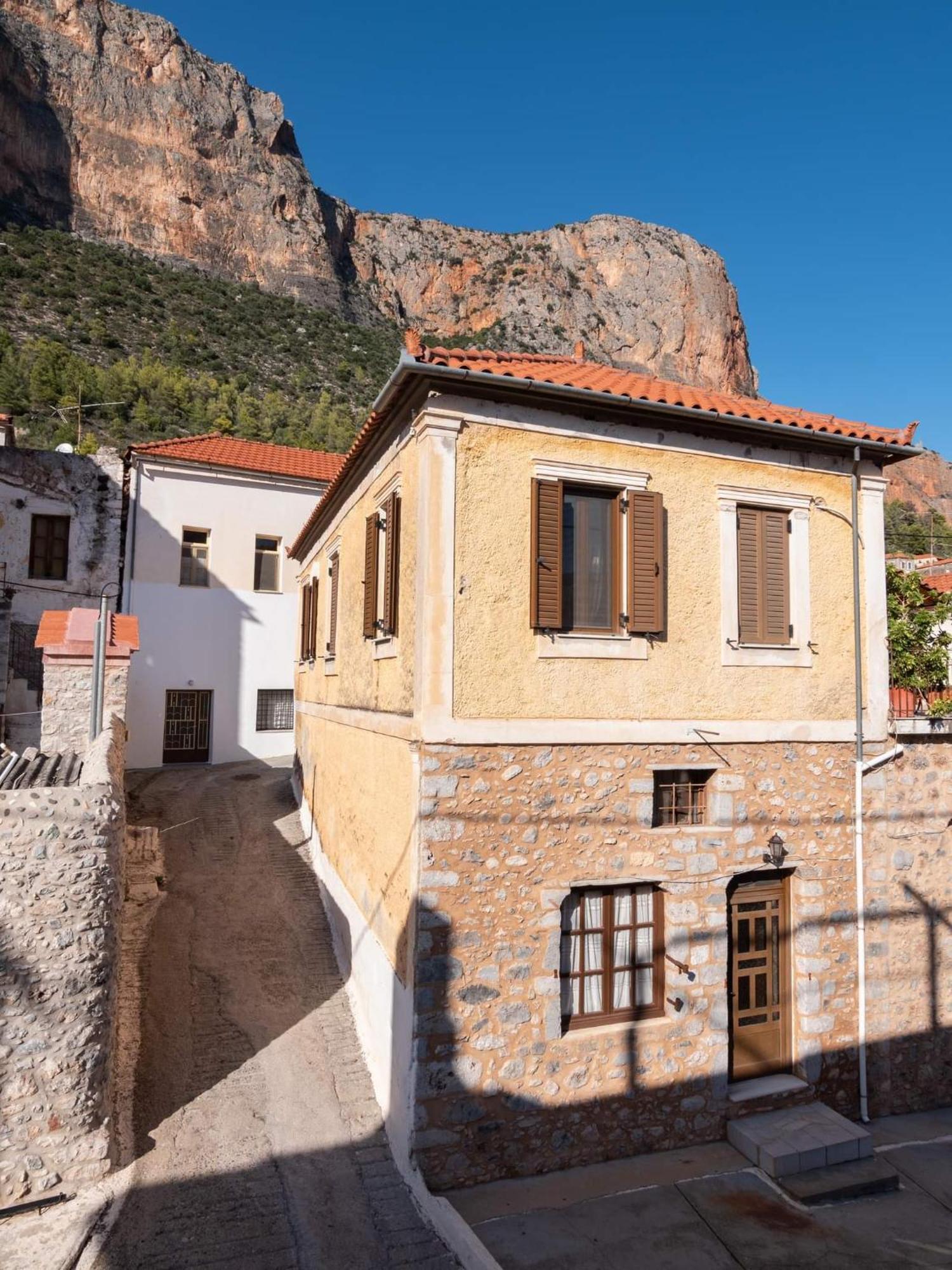 Mitropoli'S Home Leonidio Exterior photo